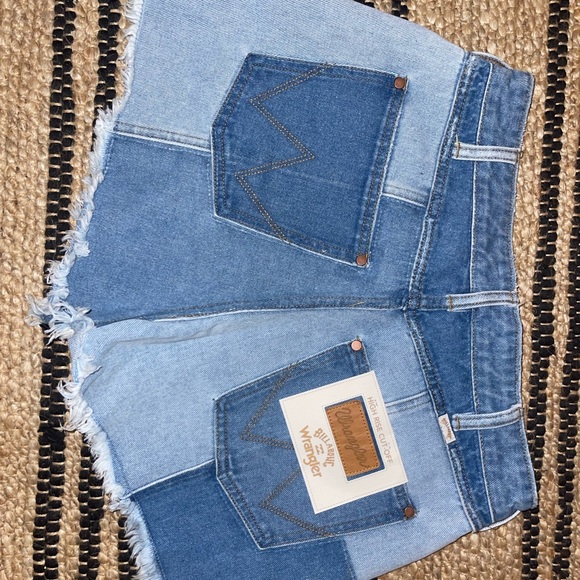 Billabong Wrangler shorts - Picture 2 of 3